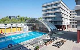 Tryp Madrid Airport Suites